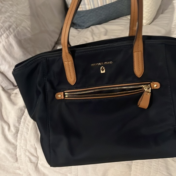 Micheal Kors bag - Picture 2 of 6